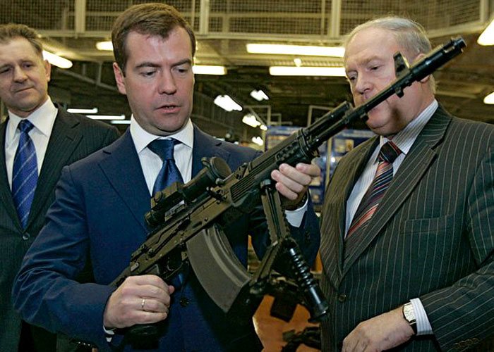 President_Dmitry_Medvedev_AK-200.jpg
