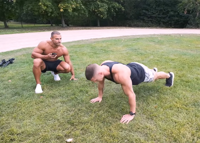 Bodybuilders Try US Army Fitness Test