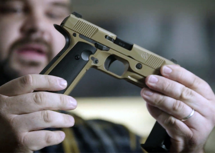 Bomb Up Airsoft EMG Hudson H9