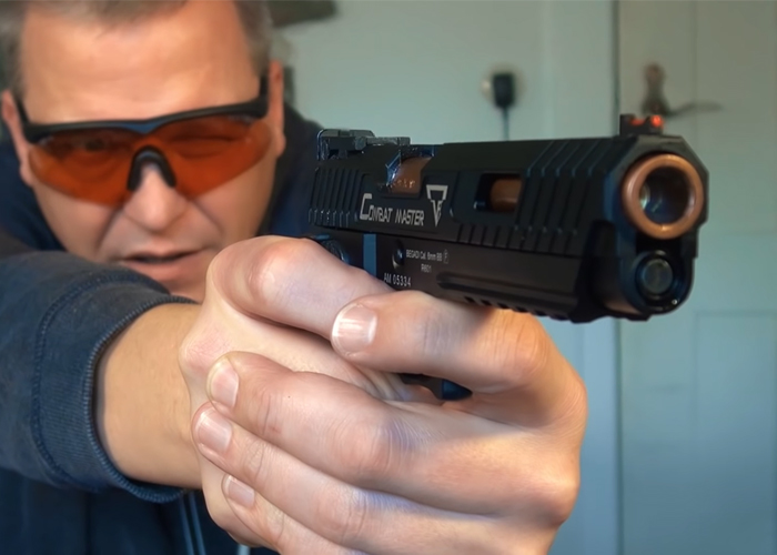 BB2K Airsoft: Army Armament R601