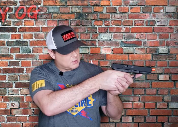 Salty Old Gamer: EF Glock 17 Gen 3 