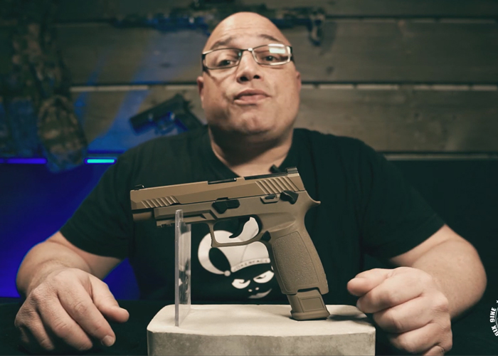 Jokerface Airsoft Asia Electric G Limited F17 Better Than The SIG Air M17?