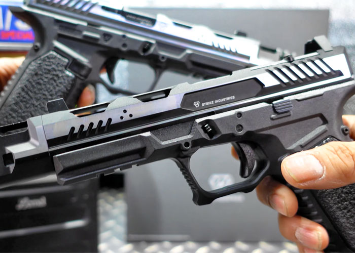 Jeidanten: EMG SI ARK-17 Ark GBB Pistol Suppressor Version