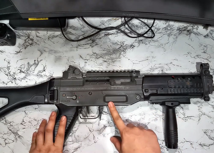 Joe Airsoft Tokyo Marui Sig 552 AEG Review & Disassembly