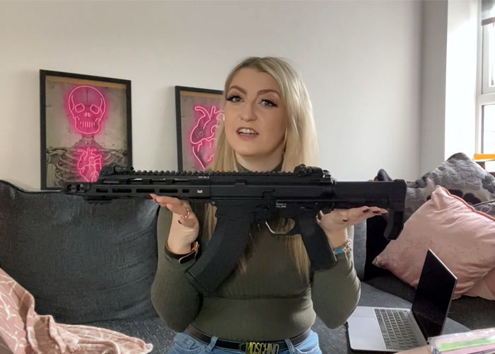 Femme Fatale Airsoft's KWA RONIN 47 AEG Unboxing