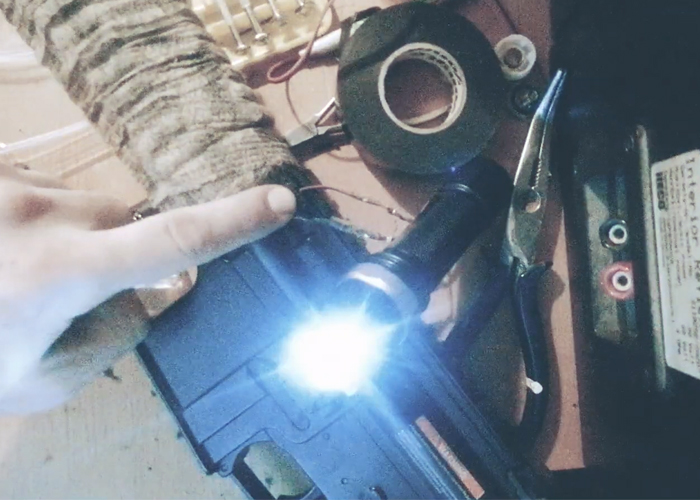 Ruli Video Modding A Cheap Flashlight Into A Tactical Light