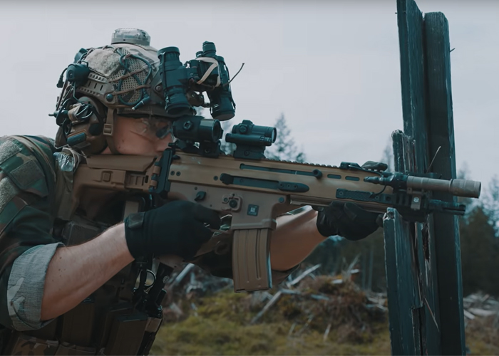 Garand Thumb On The FN SCAR-L/SCAR 16Sb