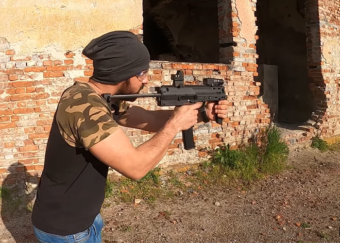 Stef Airsoft WE Airsoft SMG-8 GBB Unboxing & Review