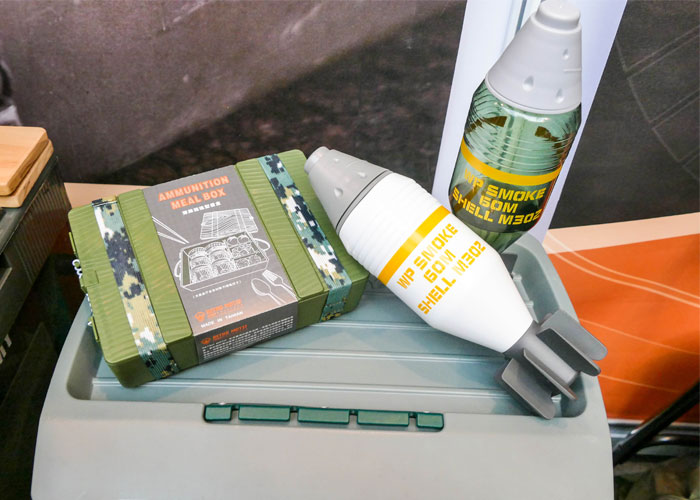 Retro Motif Mortar-Style Water Bottle