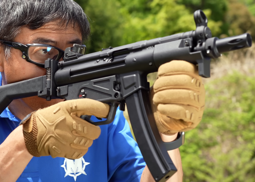 Mach Sakai Tries The SRC SR5K PDW CO2 Blowback