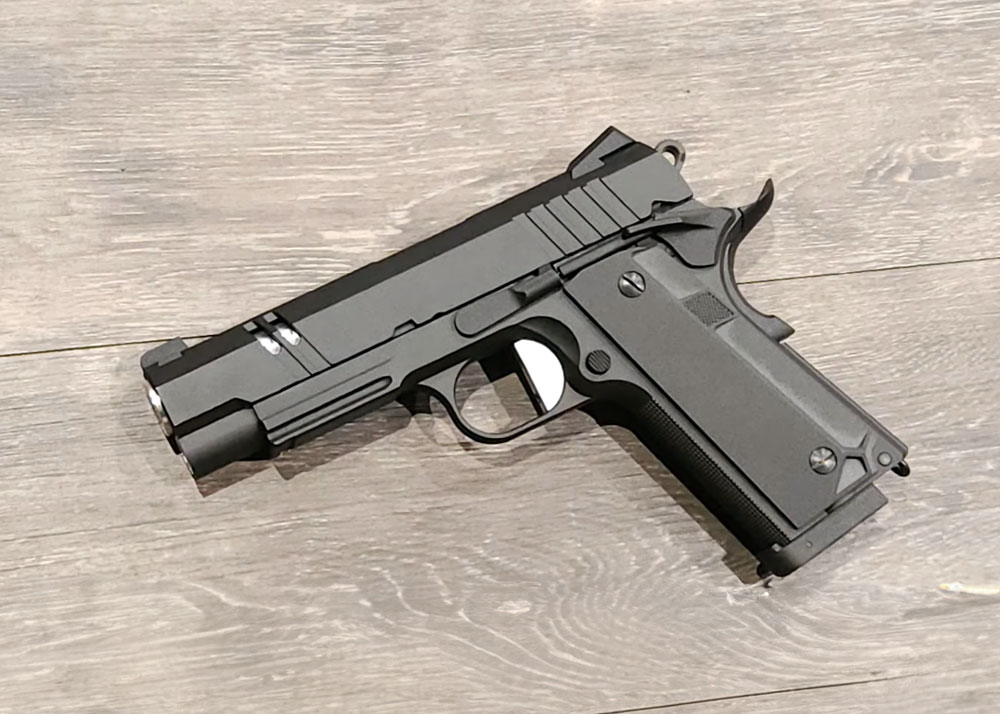 Carbon8 HELLCAT 4.3 ガスガン CO2 Carbon8 HELLCAT ガスガン 4.3 ブラックco2ガスガン