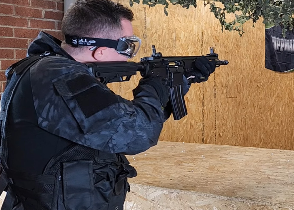 Logan Plays Reviews The Golden Eagle M4 AEG