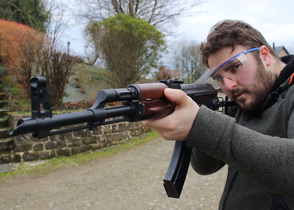 Timerzanov Airsoft: E&L AKMS Essential AEG