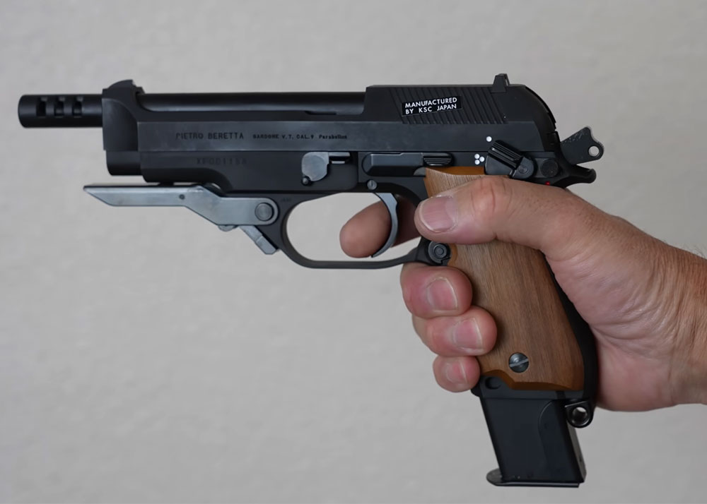 Mach Sakai Tries The KSC M93R II Walnut Grip Special (HW