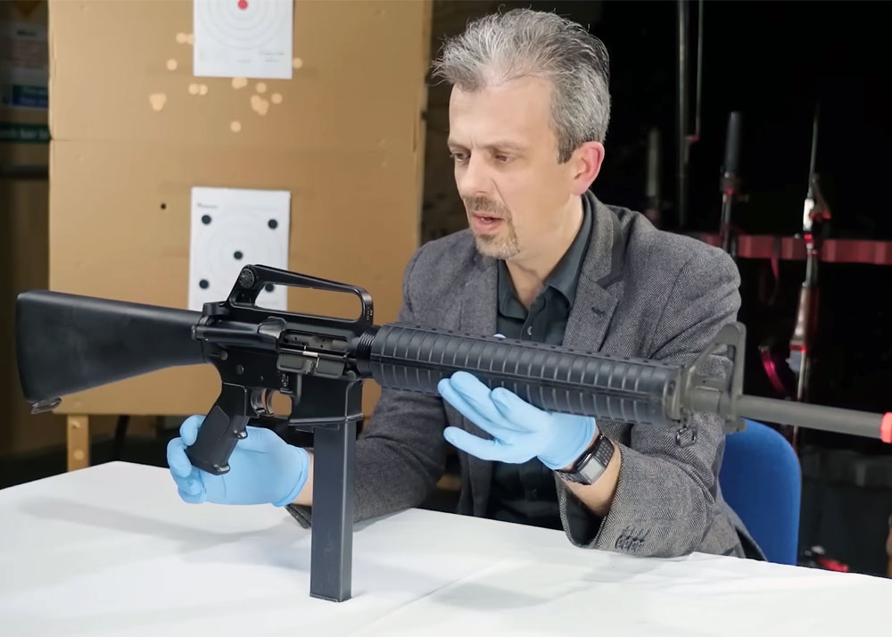 Royal Armouries: When The AR15 Meets The Sten