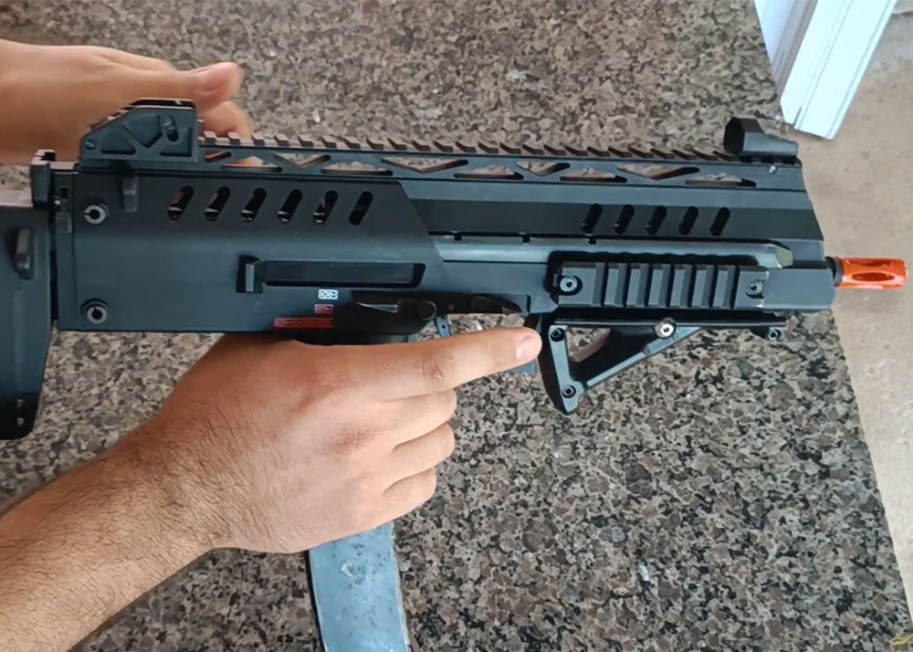 Triplo Airsoft Testing The WE Airsoft SMG-8 GBB SMG