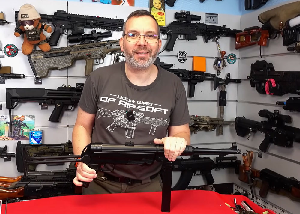 L'Antre Du Dingo Reviews The AGM MP40 AEG