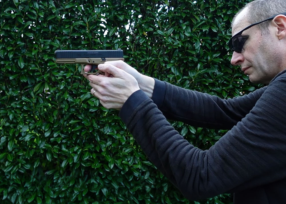Golgy With The Umarex Glock 17 Gen 5 French Edition