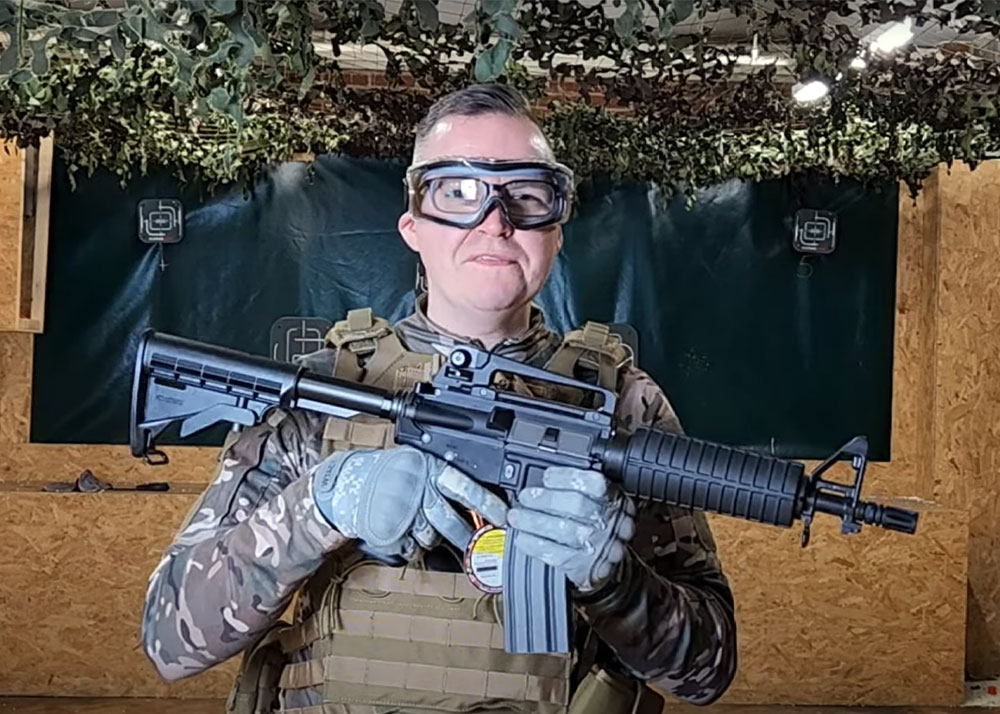 Logan Plays' G&G CM16 Review