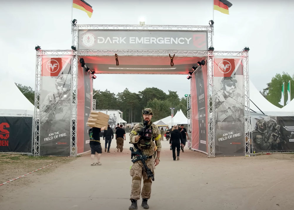 Phoenix Feather Airsoft Dark Emergency 12