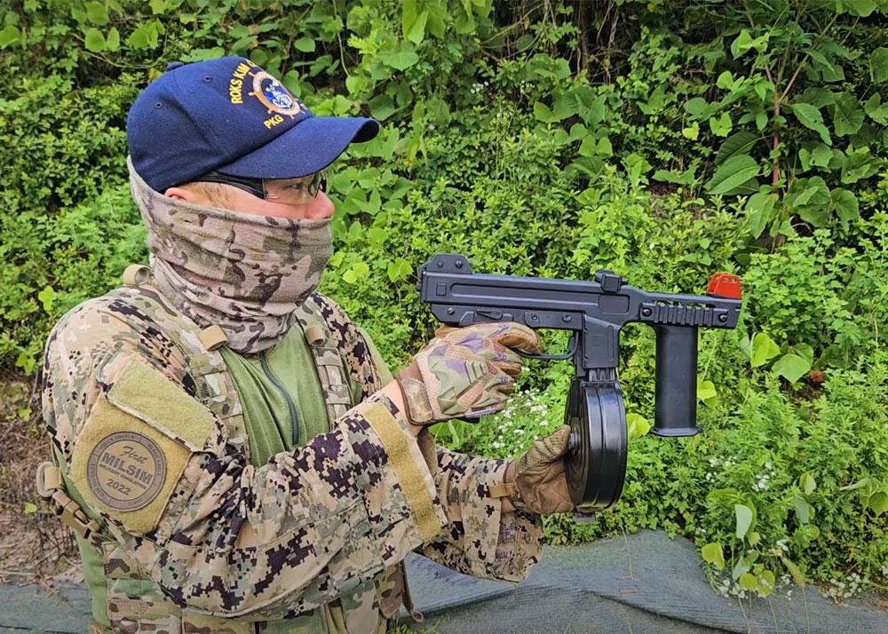 With The AY Spectre M4 AEG Popular Airsoft To The