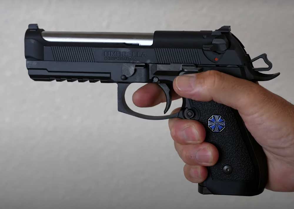 Mach Sakai With The Tokyo Marui Resident Evil Albert W. Model 01P 
