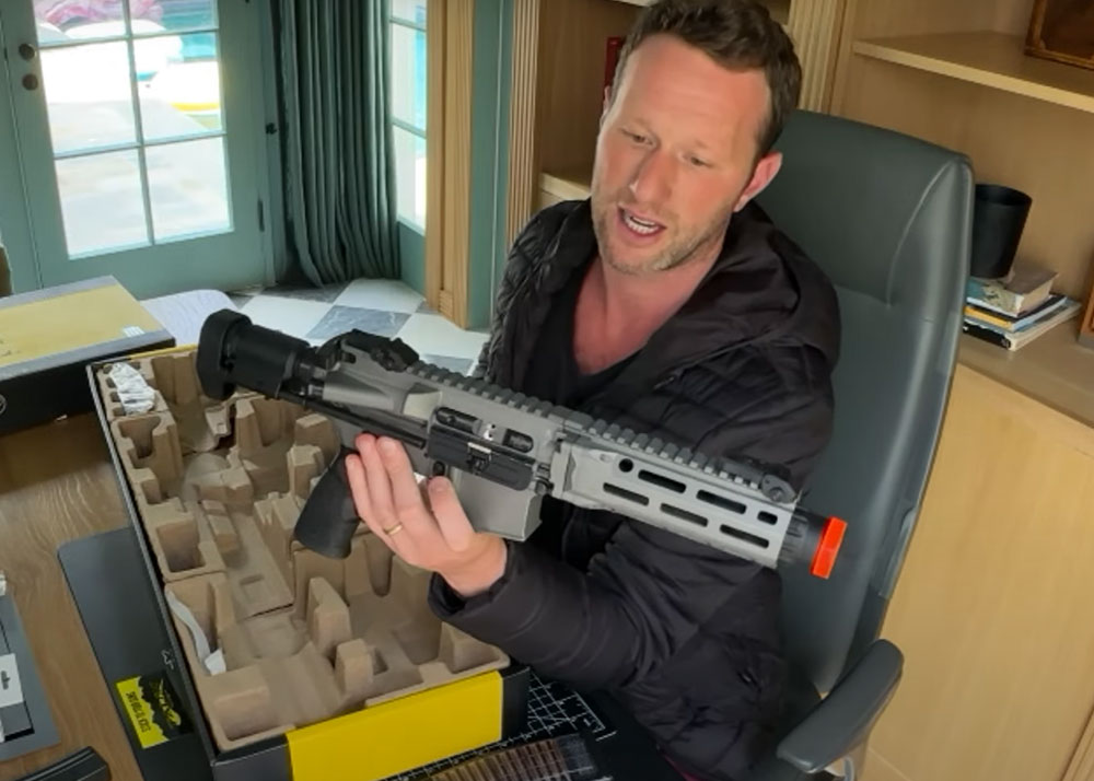 6mm Badger Unboxes The EMG Daniel Defense 300 BLK PDW GBBR