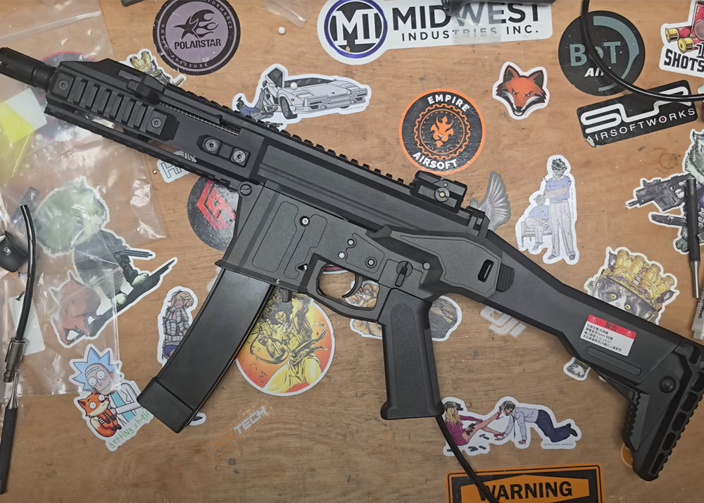 電動　HK415D Heckler & Koch Puts On Display The Upcoming HK421 7.62mm