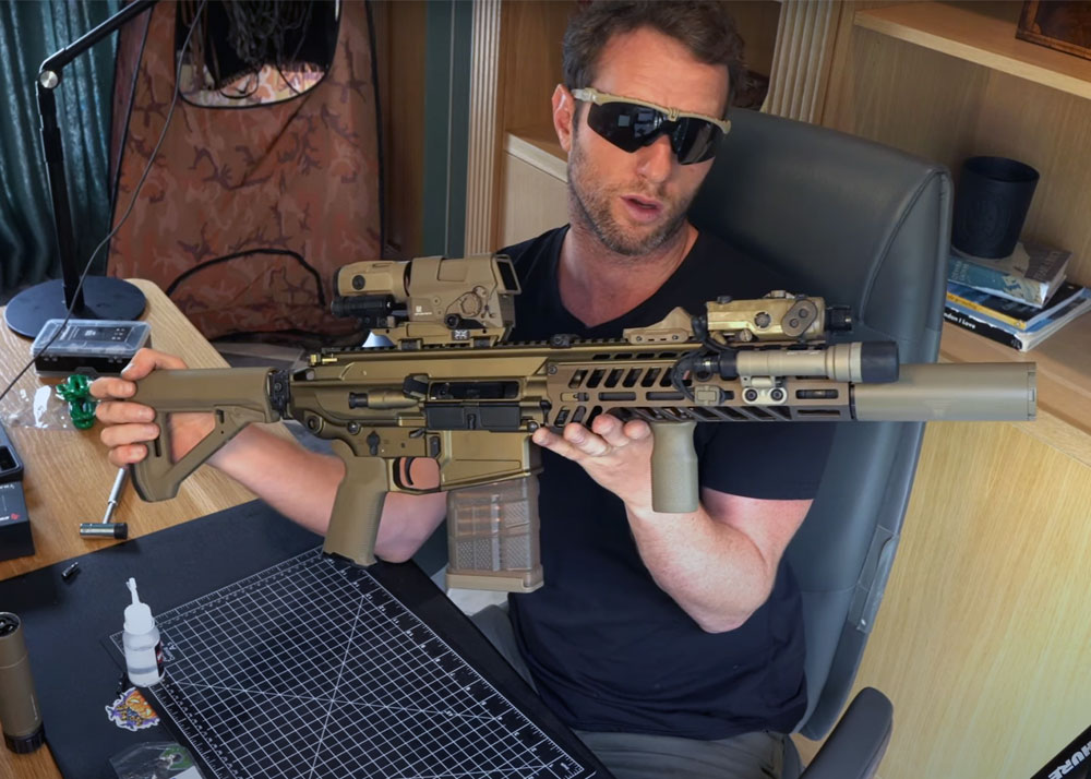 Hyperdouraku: Tokyo Marui P-90 Ver.Llenn | Popular Airsoft