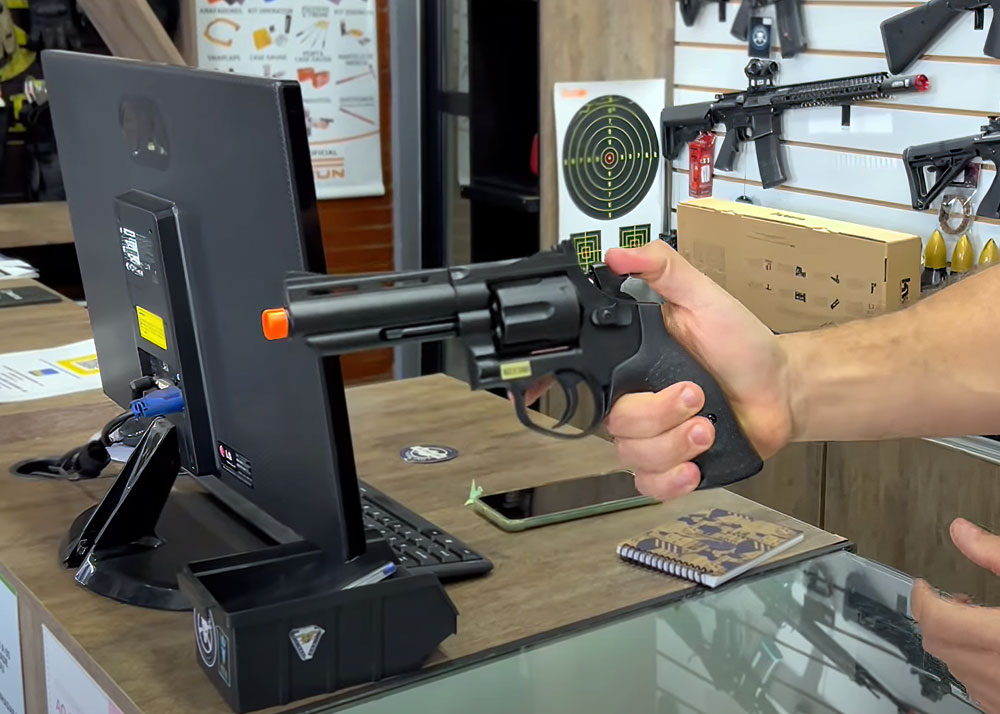 GM Tatico's HFC HG-132B-1 Black Revolver Review