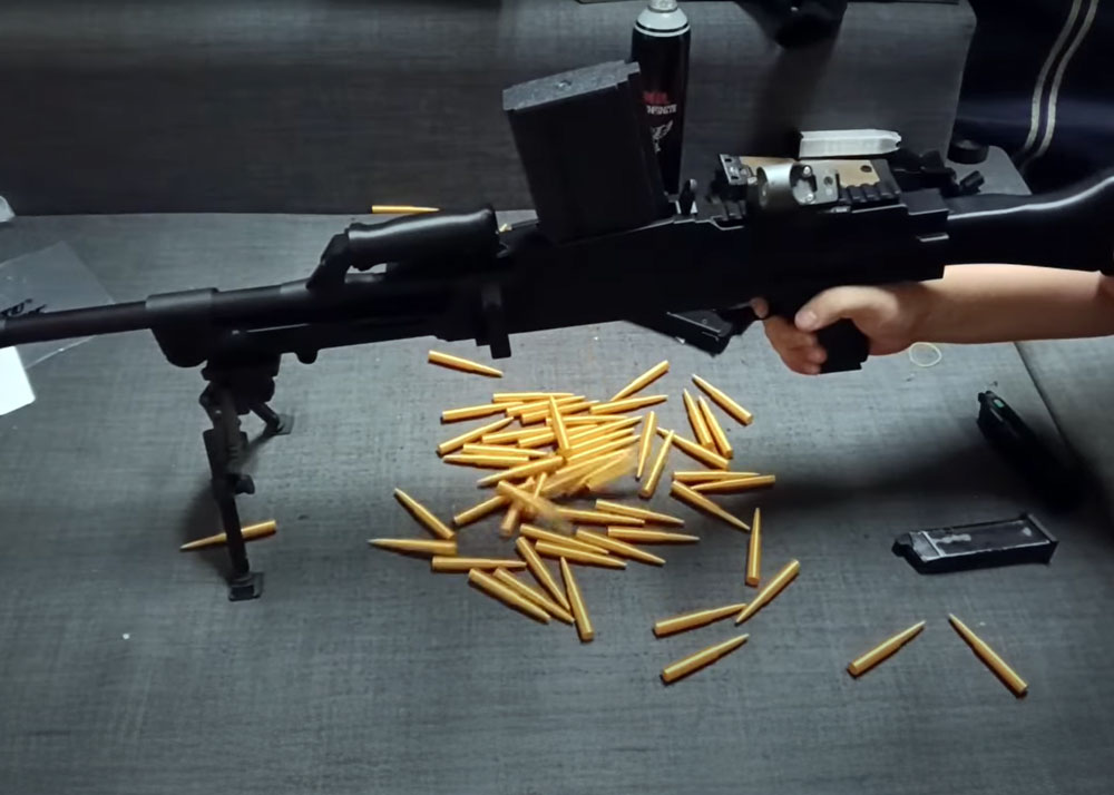 Long Jing Work BREN LMG GBB With A WE Airsoft G18C GBB Pistol