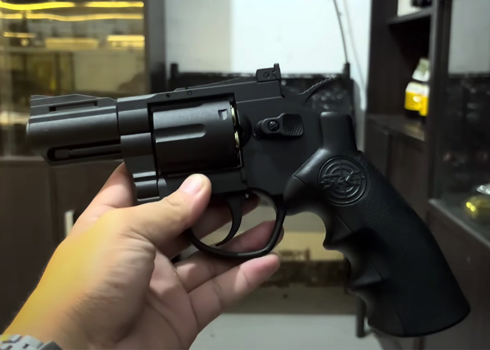 Fifth Gen Hobby Shop SRC Titan 2.5 Full Metal C02 Powered Revolver Unboxing