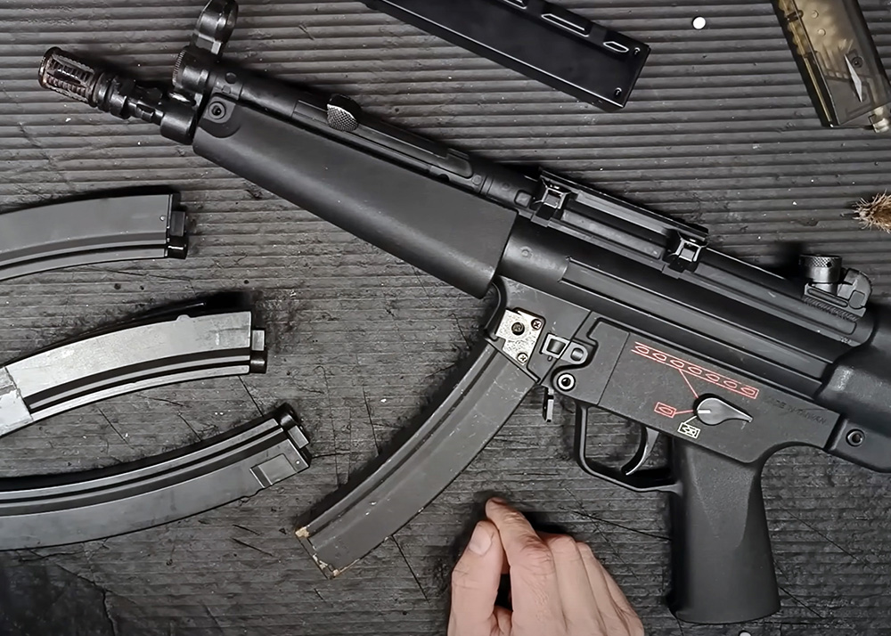 Negative Airsoft: "A G&G MP5 Clinging To Life"