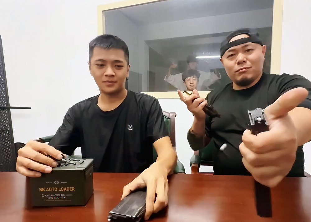 Airsoft Yellow Label Man Tokyo Marui BB Auto Loader