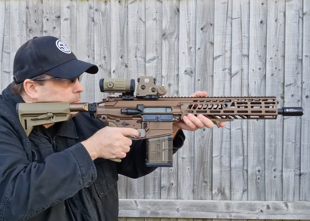 Middle Aged Gamer: Prow Spear XM7 GBBR