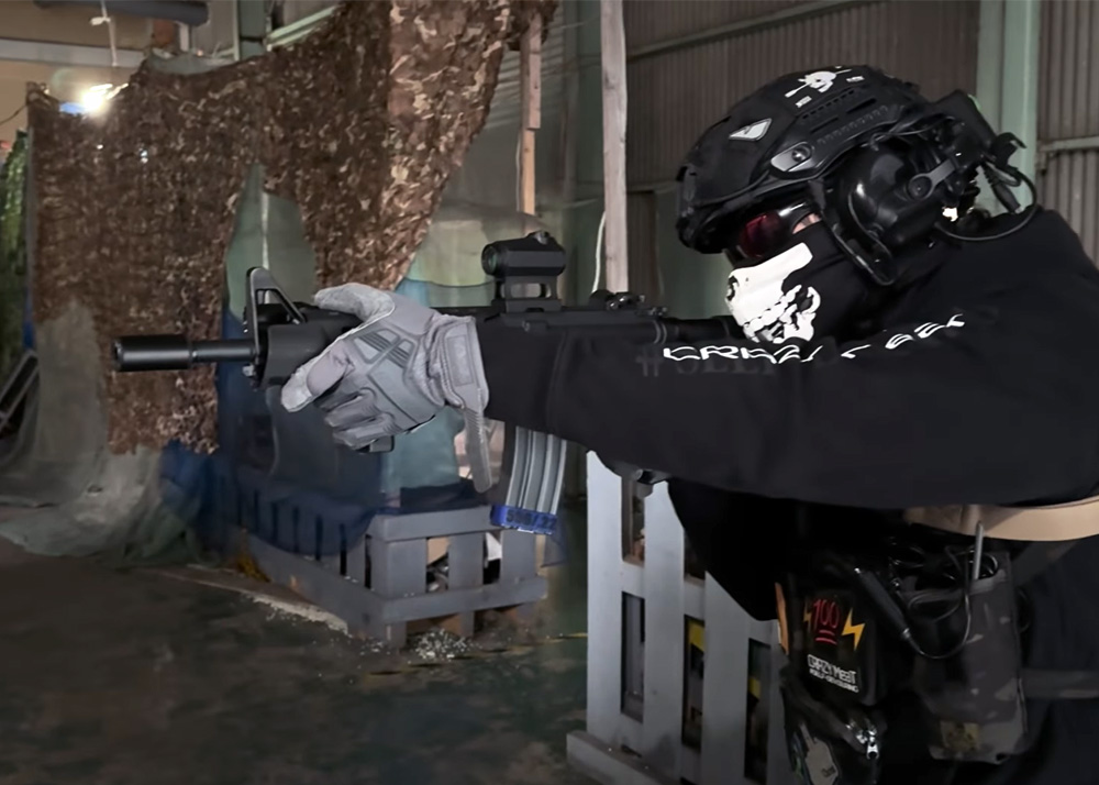 Gessaba Channel Using The Tokyo Marui EVOLT M4A1 In An Airsoft Game