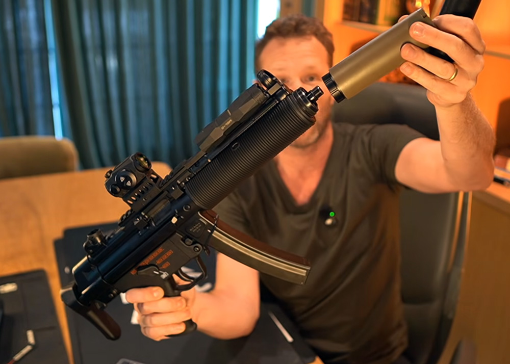 6mm Badger Fitting The E-Shooter Flare Smoky BT Tracer To An MP5SD6