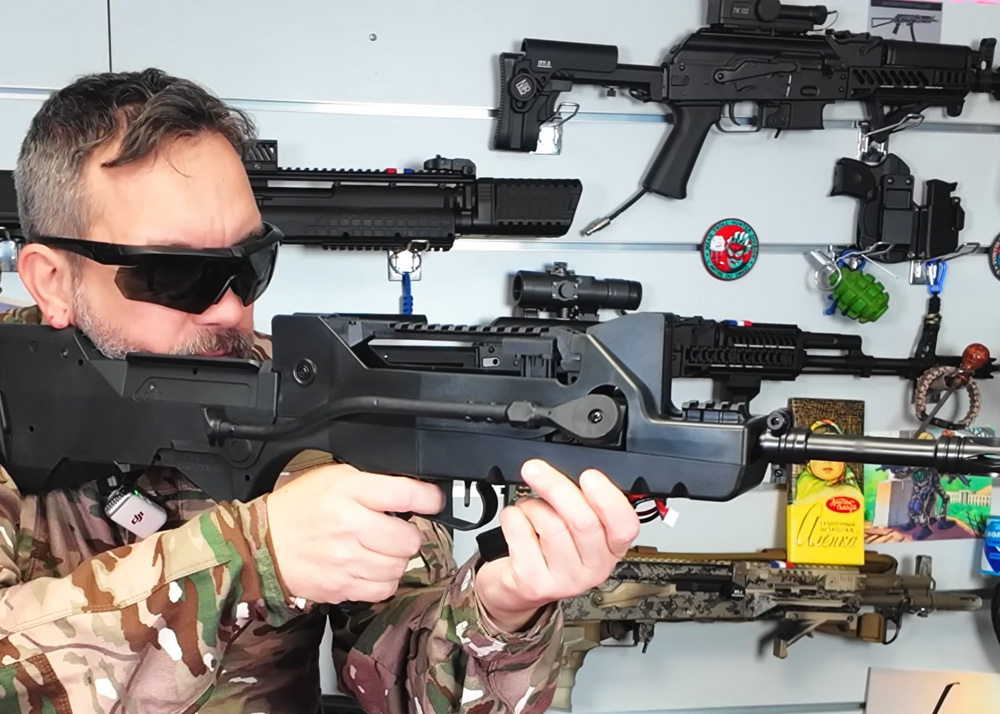 L'Antre Du Dingo: Cybergun FAMAS Enhanced