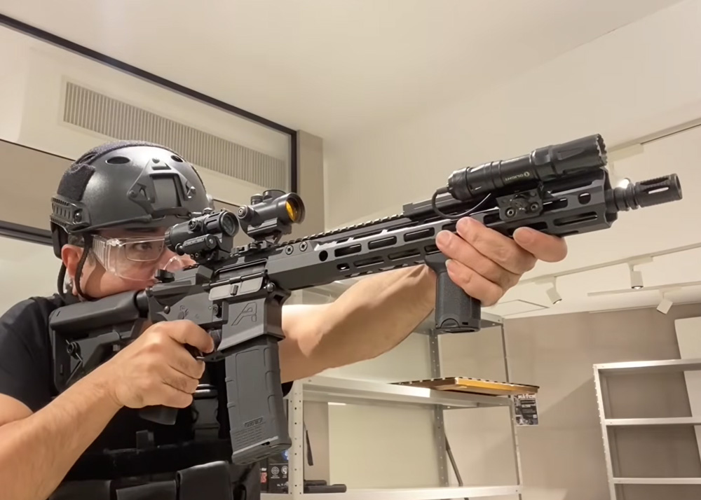 Target-1 HTG Airsoft M4E1 ATOM Realistic Operation EBB