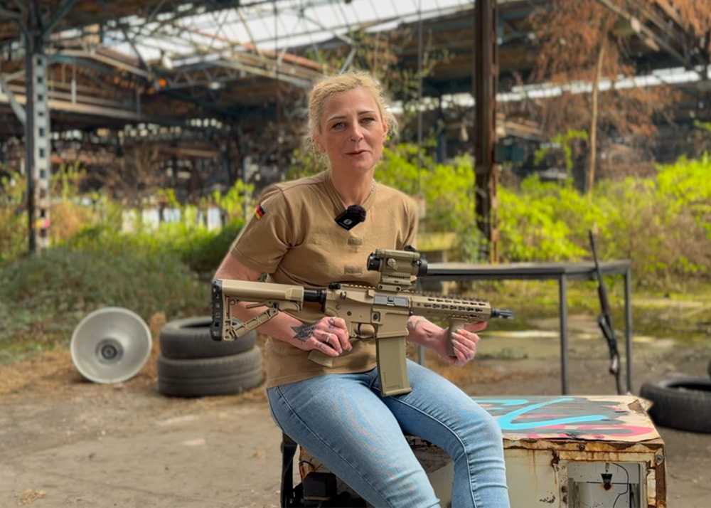 Airsoft Gretchen Tests The G&G CM16 E.T.U.