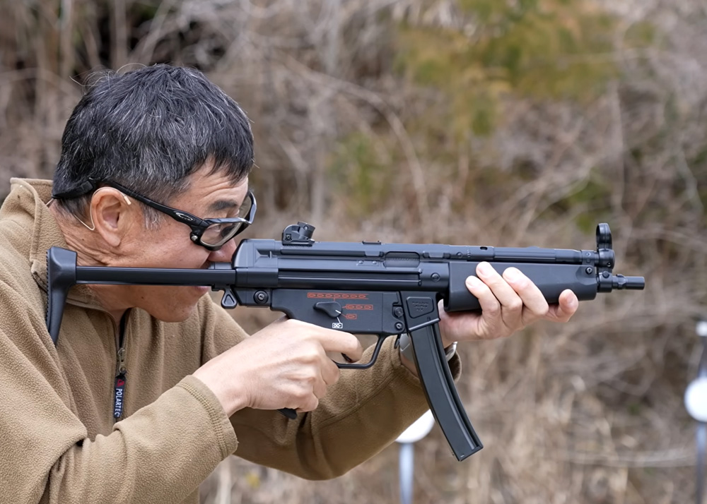 Mach Sakai Tokyo Marui MP5A5 NGRS Compared To The Evolt M4 With Recoil