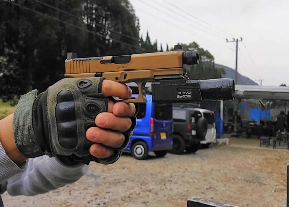 Simo Tries The Baton Airsoft Glock 19X MOS CO2 GBB