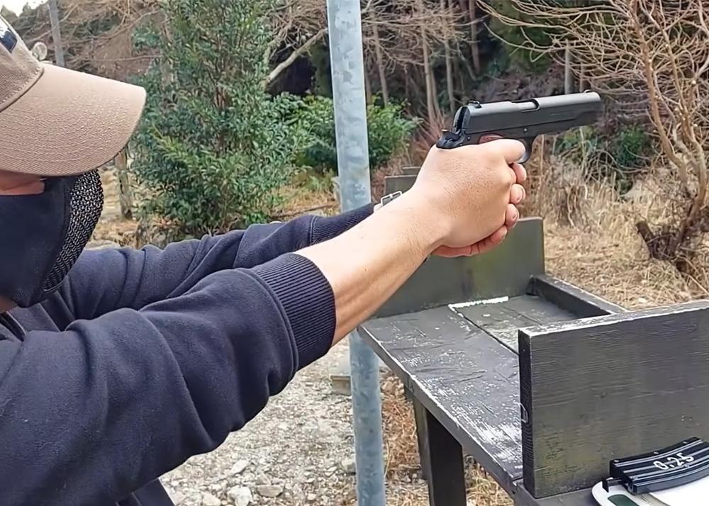 Simo Tries The Baton M1911 CO2 Gas Blowback Pistol